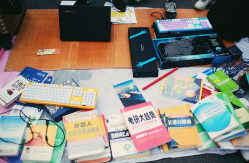 鄭州大學跳蚤市場火爆 六旬大媽瘋狂砍價,扔下3塊錢 搶買 400塊衣服