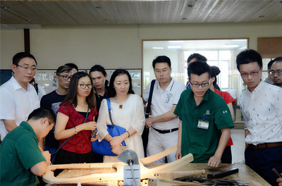 金秋無(wú)錫&bull;南通兩地高端設(shè)計(jì)師暨&ldquo;亞振海派藝術(shù)文化&rdquo;品鑒會(huì)完滿結(jié)束